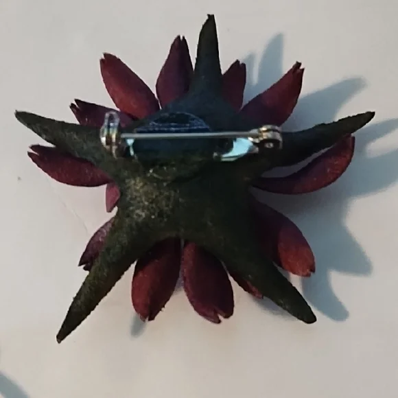 Elegant Gold and Silver Brooch Set - Picture 7 of 7